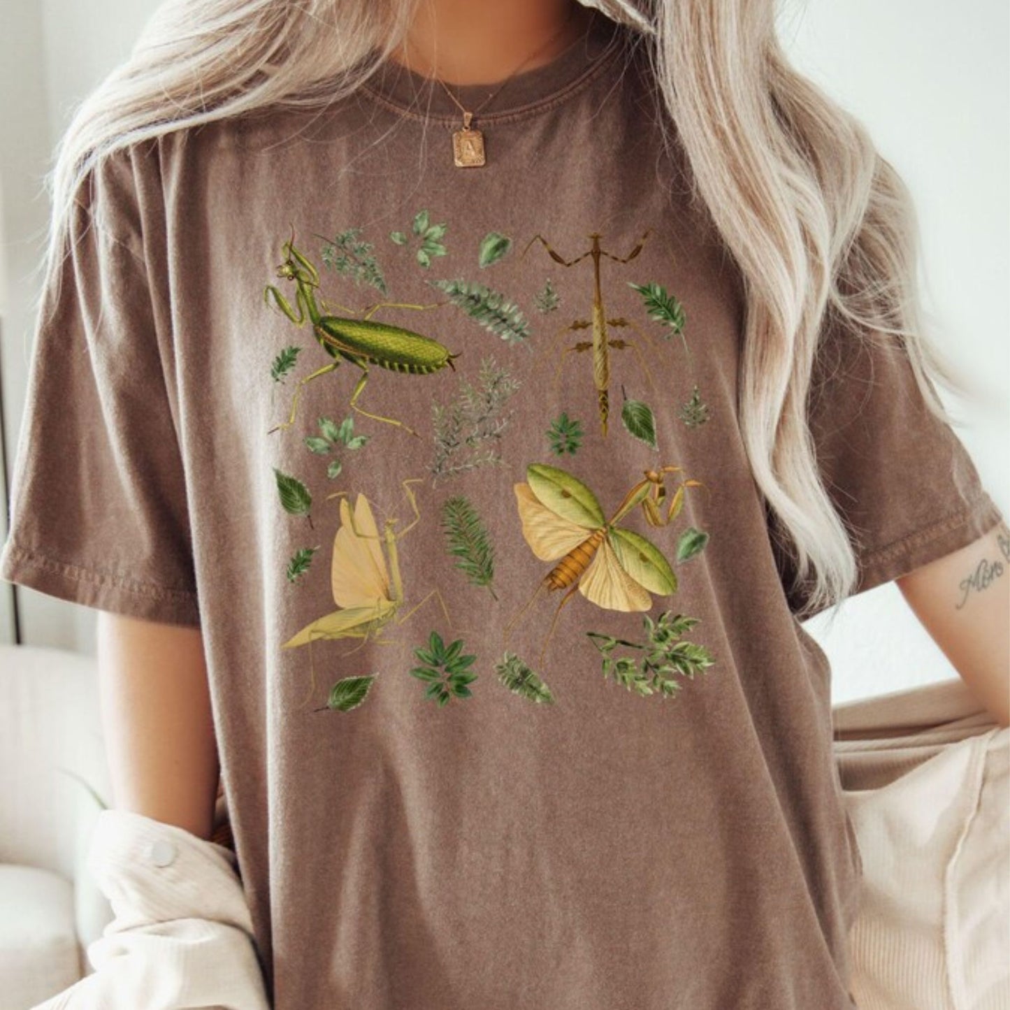 Praying Mantis Botanical T-Shirt